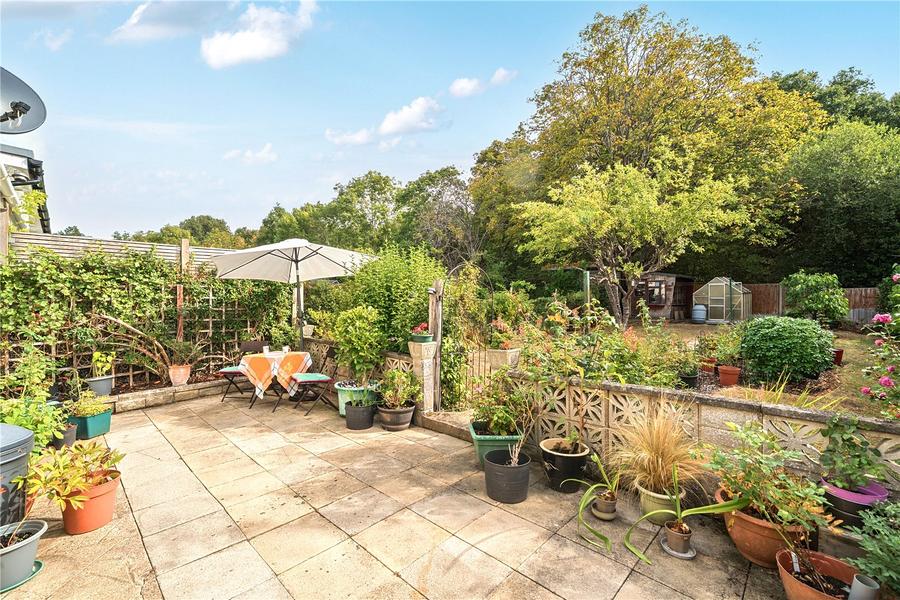 4 bedroom house for sale - The Greenway, Epsom, Surrey, KT18 - Property View 3