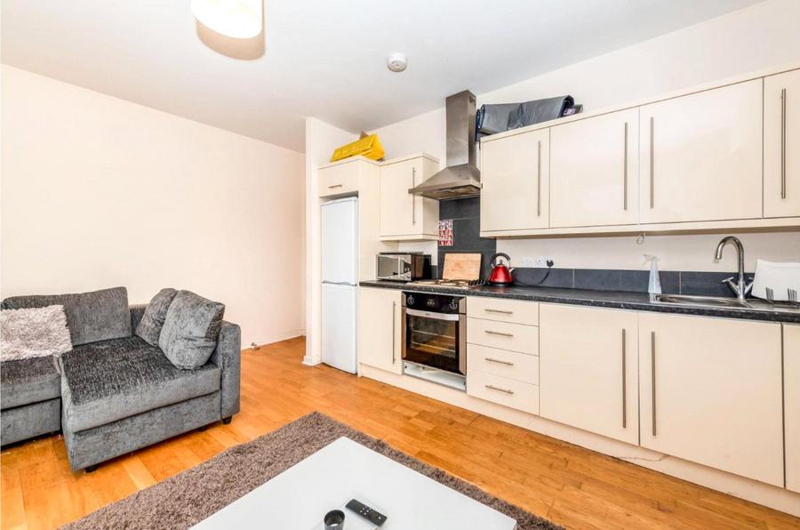 1 bedroom apartment to rent - East Street, Epsom, KT17 - Property View 2