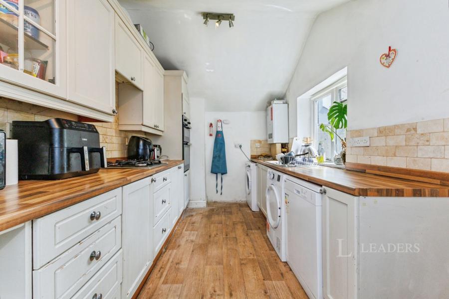 3 bedroom house to rent - Victoria Place, Epsom, KT17 - Property View 1