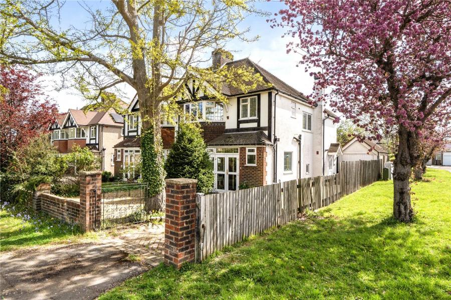 3 bedroom house to rent - Dorking Road, Epsom, KT18 - Property View 1