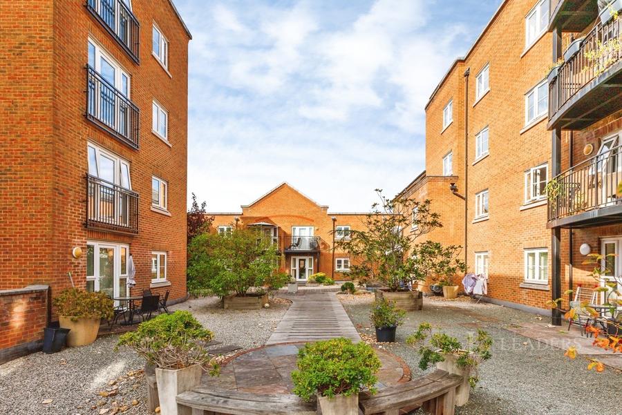 2 bedroom apartment to rent - Maple Gardens, 20-26 Upper High Street, Epsom, KT17 - Property View 2