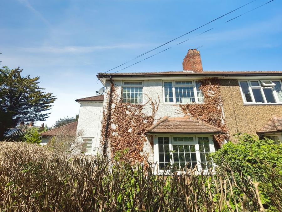 studio to rent - The Parade, Epsom, KT18 - Property View 1