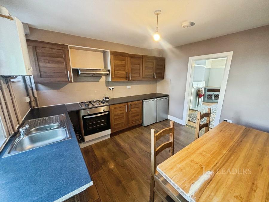 studio to rent - The Parade, Epsom, KT18 - Property View 3