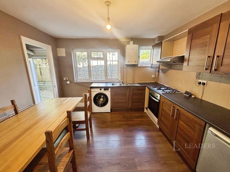 studio to rent - The Parade, Epsom, KT18 - Property View 2