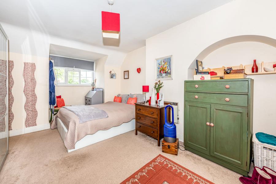 3 bedroom apartment to rent - Kingston Road, Epsom, KT19 - Property View 1