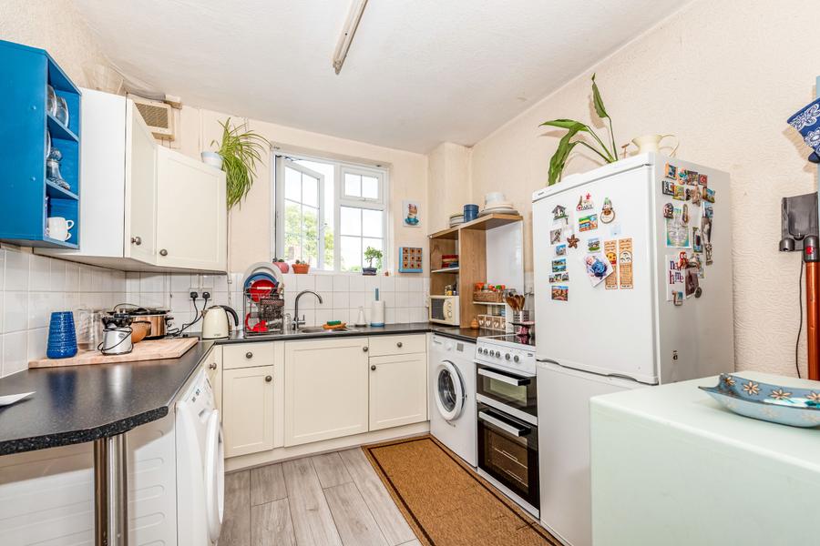 3 bedroom apartment to rent - Kingston Road, Epsom, KT19 - Property View 3