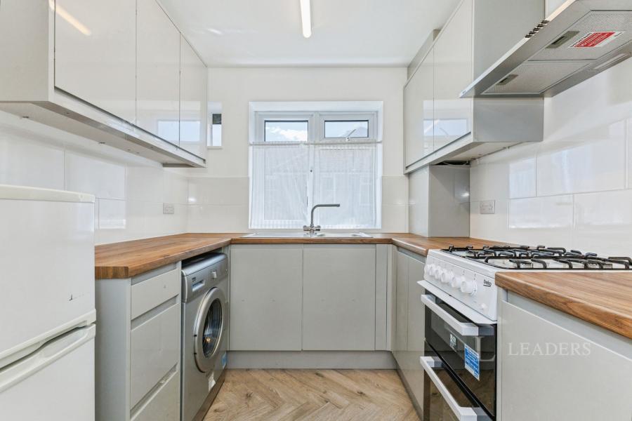 2 bedroom property to rent - Willis Close, Epsom, KT18 - Property View 2