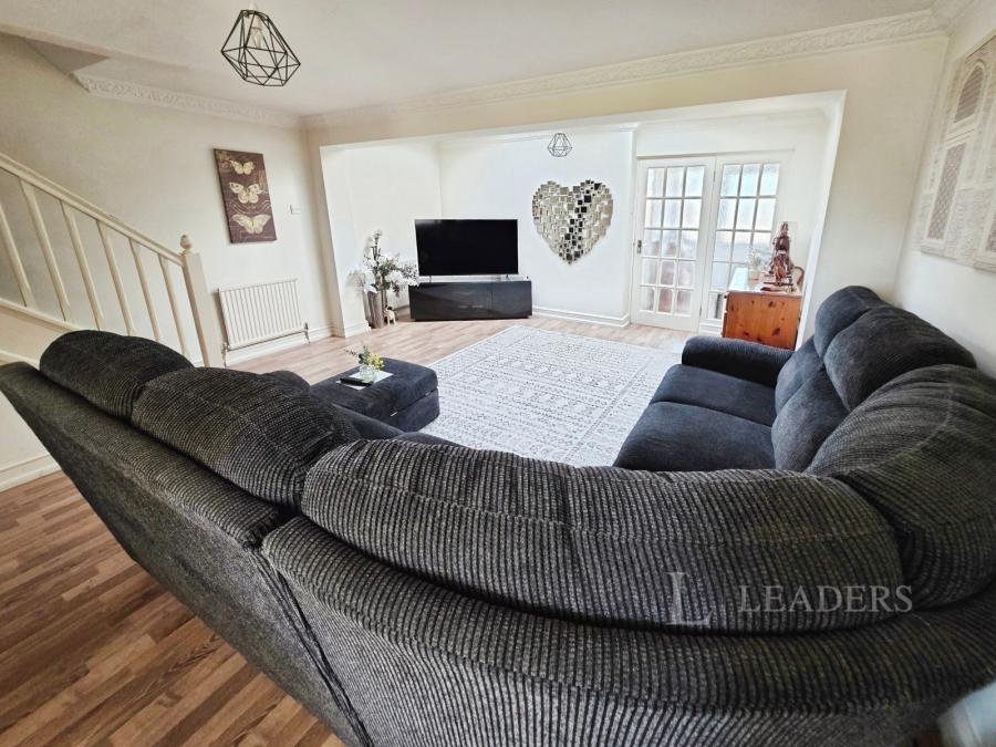3 bedroom house for sale - Peacocks, Harlow, Essex, CM19 - Property View 1