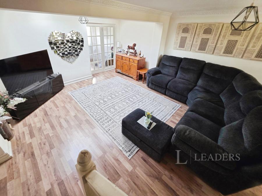 3 bedroom house for sale - Peacocks, Harlow, Essex, CM19 - Property View 2