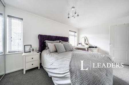 2 bedroom house for sale - Hollyfield, Harlow, Essex, CM19 - Property View 3