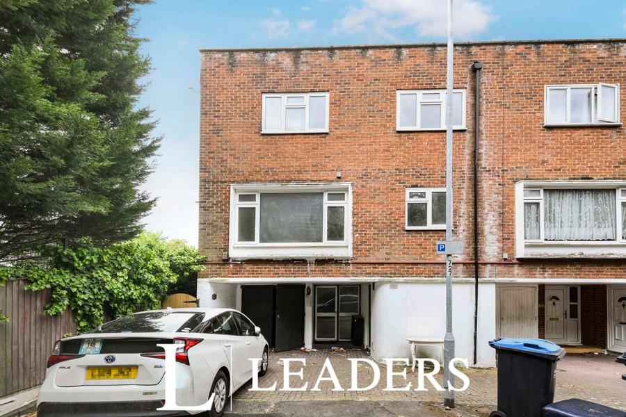 5 bedroom property to rent - The Hides, Harlow, CM20 - Property View 1