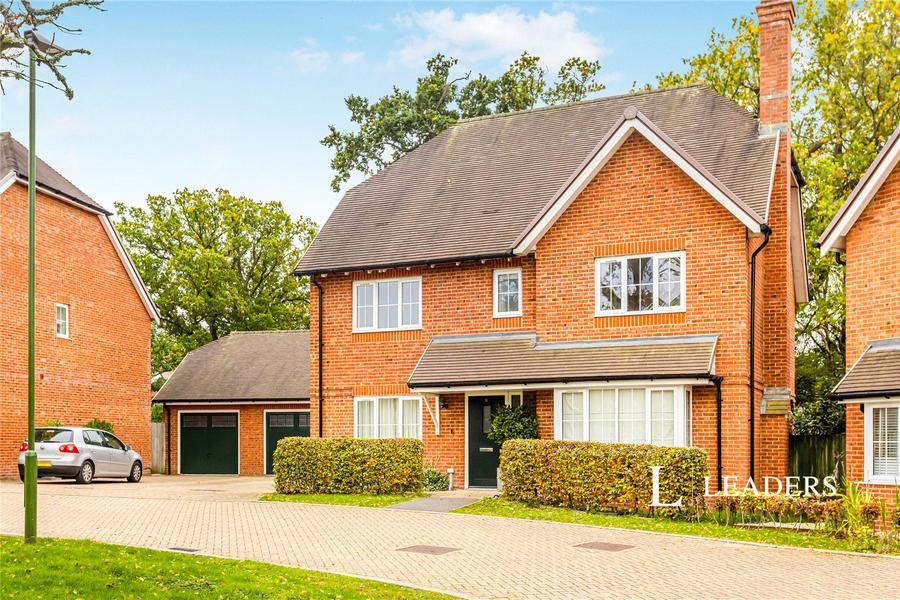 4 bedroom house to rent - Thompson Way, Handcross, Haywards Heath, RH17 - Property View 1