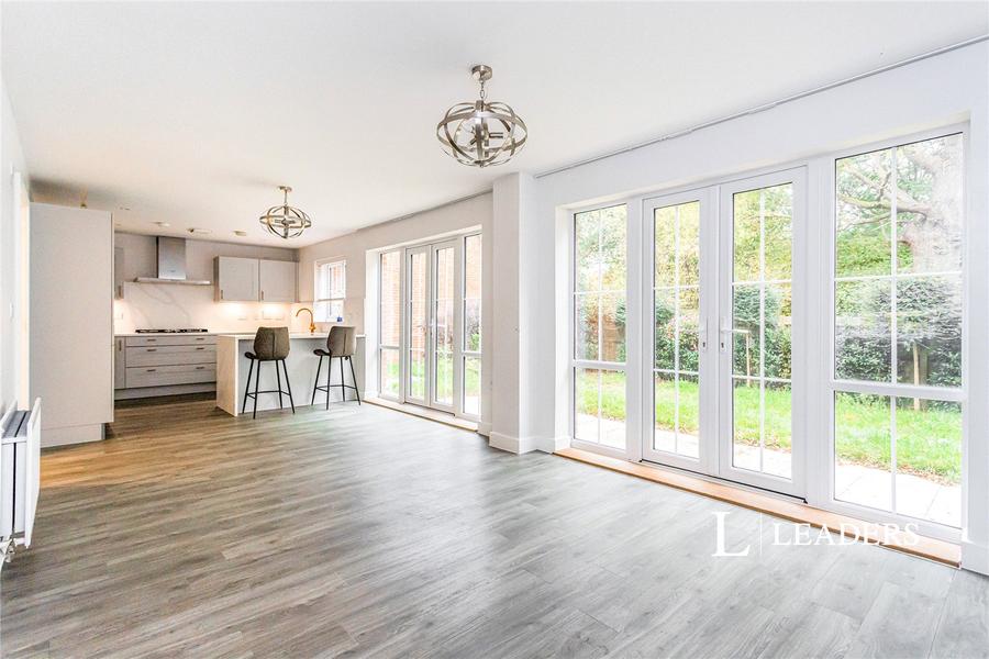 4 bedroom house to rent - Thompson Way, Handcross, Haywards Heath, RH17 - Property View 3