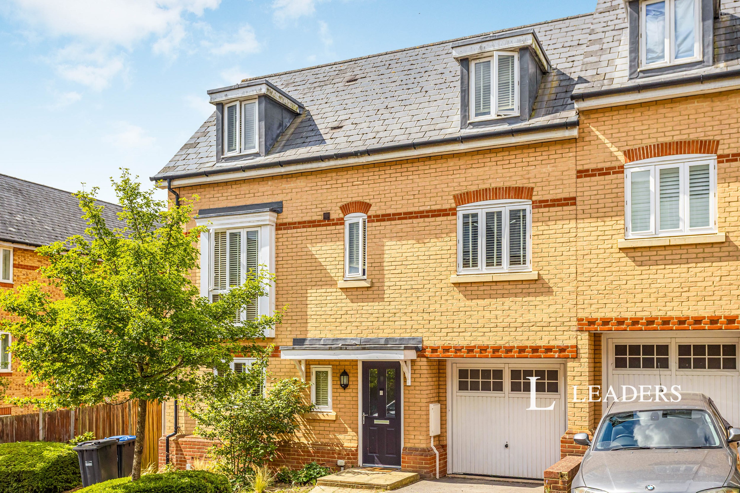 3 bedroom house to rent - Chapman Way, Haywards Heath, RH16 - Property View 1