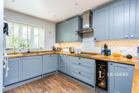 3 bedroom house to rent - Chapman Way, Haywards Heath, RH16 - Property View 2