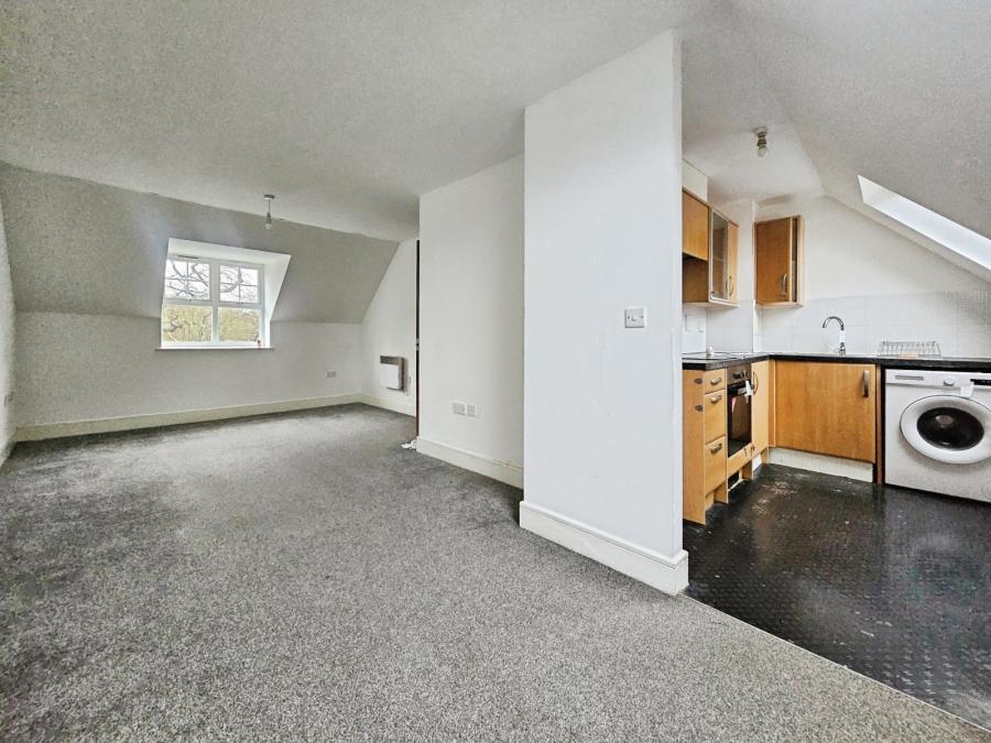 2 bedroom apartment for sale - Worth Park Avenue, Crawley, West Sussex, RH10 - Property View 3