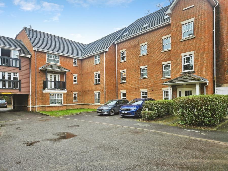 2 bedroom apartment for sale - Worth Park Avenue, Crawley, West Sussex, RH10 - Property View 2