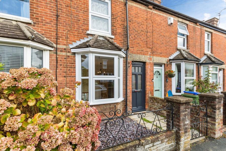 2 bedroom house to rent - Gladstone Road, Horsham, RH12 - Property View 1