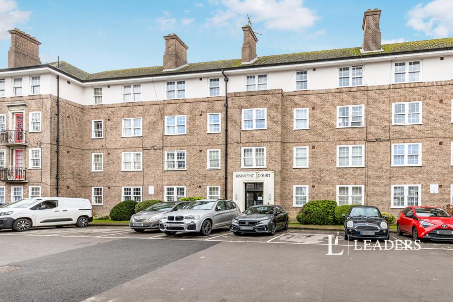 2 bedroom apartment to rent - Bishopric Court, Horsham, West Sussex, RH12 - Property View 3