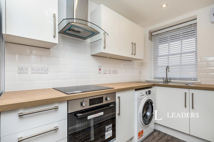 2 bedroom apartment to rent - Bishopric Court, Horsham, West Sussex, RH12 - Property View 1