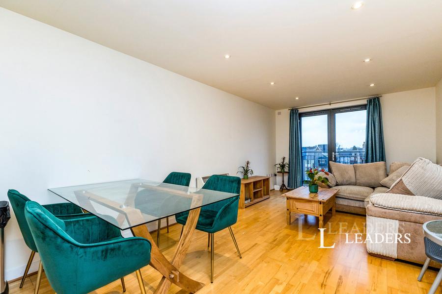 2 bedroom apartment to rent - The Forum, Lower Tanbridge Way, Horsham, West Sussex, RH12 - Property View 3