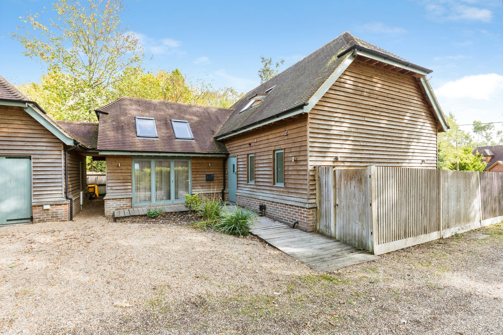 3 bedroom house to rent - The Drive, Ifold, RH14 - Property View 1