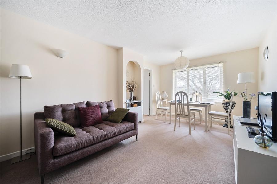 2 bedroom apartment to rent - Manor Fields, Horsham, RH13 - Property View 3