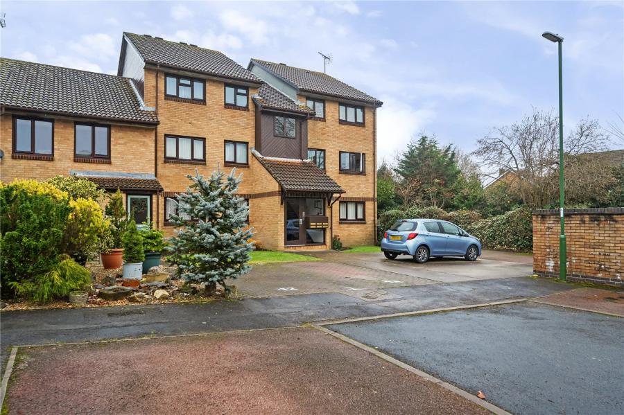 2 bedroom apartment to rent - Manor Fields, Horsham, RH13 - Property View 1
