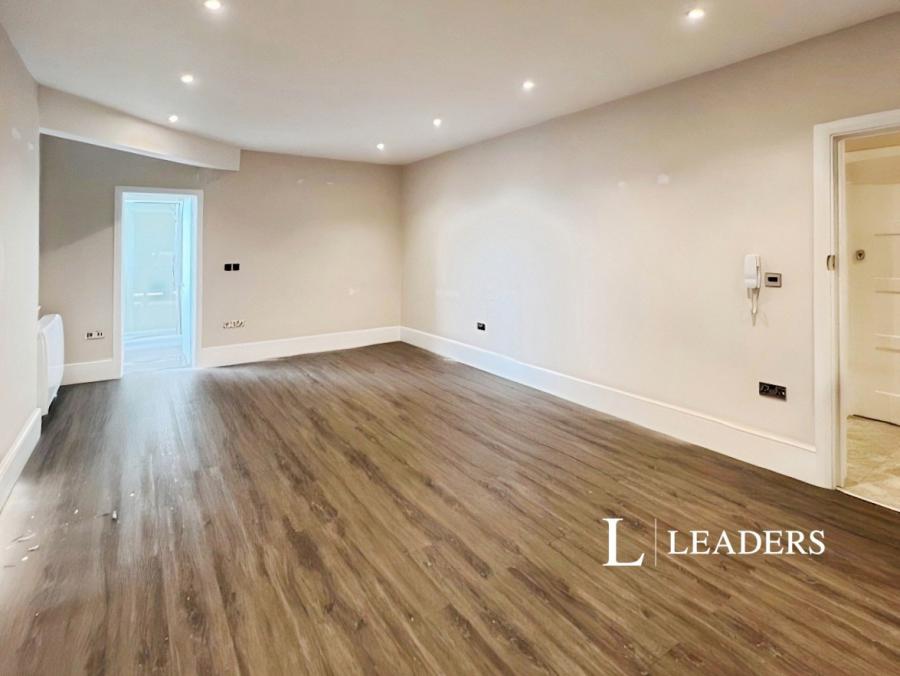 studio to rent - West Street, Brighton, East Sussex, BN1 - Property View 2