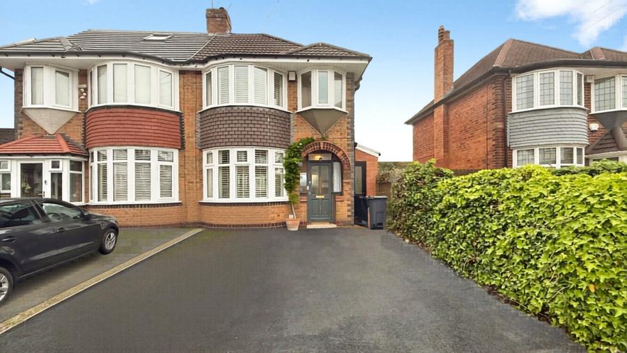 3 bedroom house for sale - Upper Meadow Road, Quinton, Birmingham, West Midlands, B32 - Property View 1