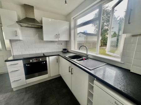 3 bedroom house to rent - Raynel Mount, Leeds, LS16 - Property View 2