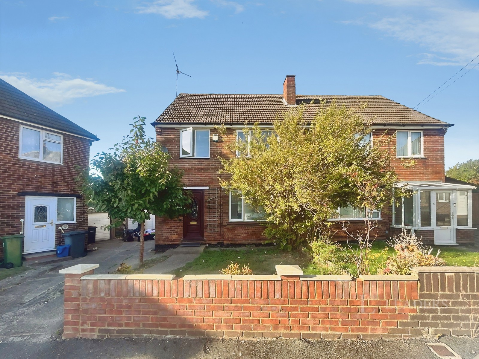 3 bedroom house to rent - Cotswold Gardens, Luton, Bedfordshire, LU3 - Property View 1