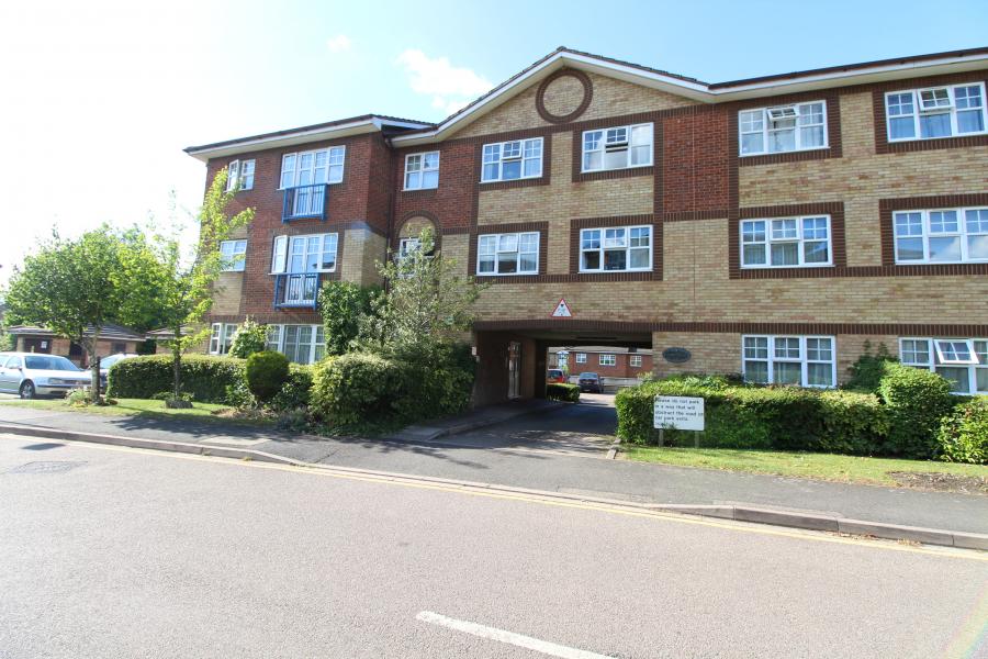 2 bedroom apartment to rent - Earls Meade, Luton, Bedfordshire, LU2 - Property View 1