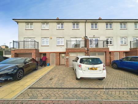 4 bedroom house to rent - Armstrong Road, Luton, Bedfordshire, LU2