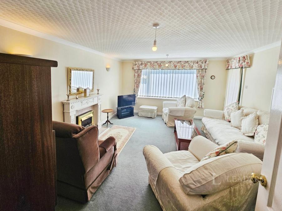 2 bedroom apartment to rent - Wharncliffe Court, 29 Beacon Drive, Christchurch, BH23 - Property View 3
