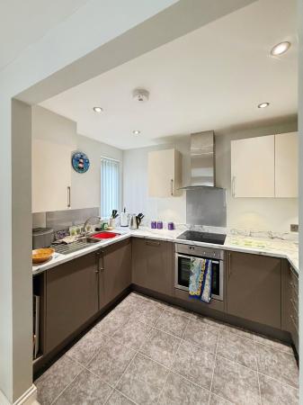 2 bedroom apartment to rent - The Oaks, 54 Barton Court Avenue, Barton on Sea, New Milton, BH25 - Property View 3