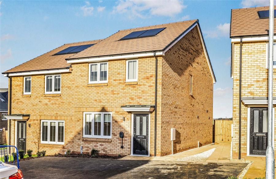 3 bedroom house to rent - Sickle Drive, Wellingborough, Northamptonshire, NN8 - Property View 1