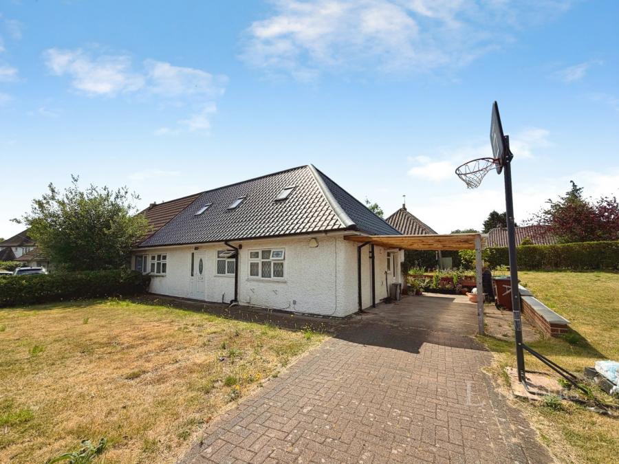 3 bedroom bungalow to rent - Broughton Drive, Nottingham, Nottinghamshire, NG8 - Property View 1