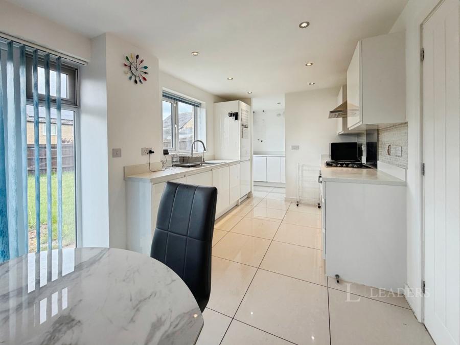4 bedroom house to rent - Celeste Close, Nottingham, Nottinghamshire, NG8 - Property View 3