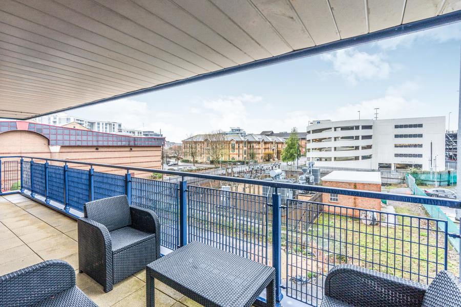 2 bedroom apartment to rent - Canute Road, Southampton, SO14 - Property View 2