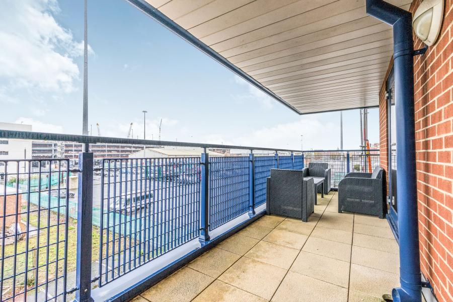 2 bedroom apartment to rent - Canute Road, Southampton, SO14 - Property View 1