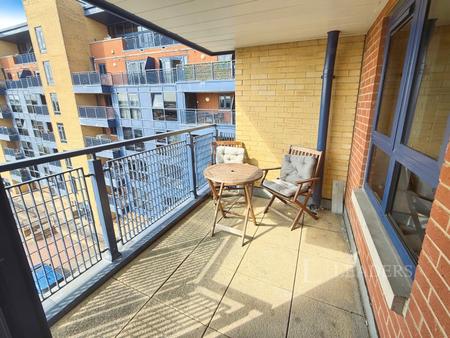 2 bedroom apartment to rent - Canute Road, Southampton, SO14 - Property View 2