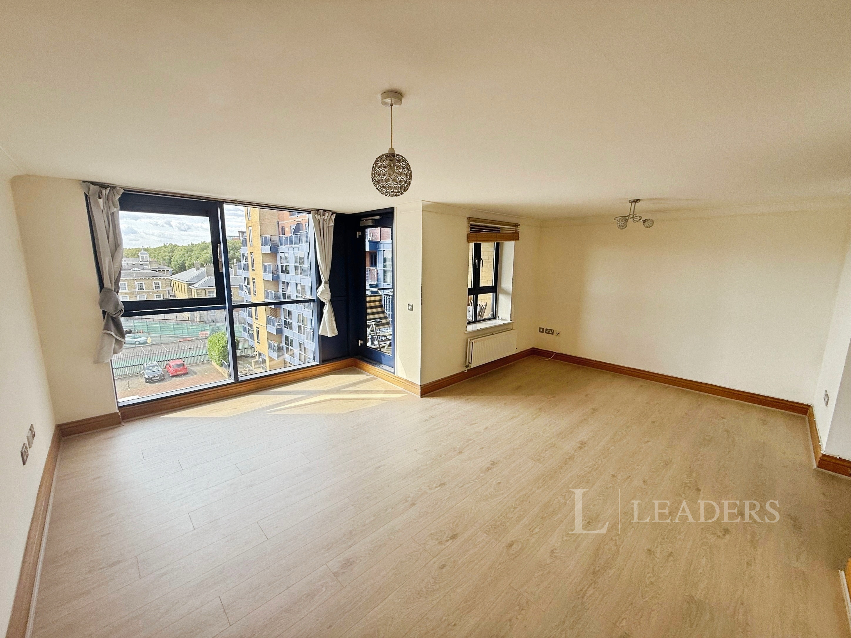 2 bedroom apartment to rent - Canute Road, Southampton, SO14 - Property View 1