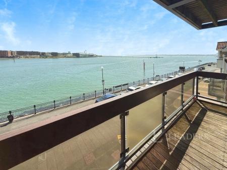 2 bedroom apartment to rent - Pacific Close, Southampton, SO14