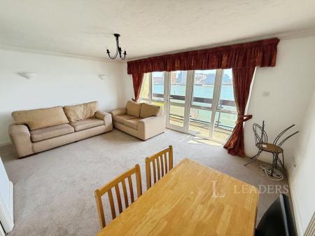 2 bedroom apartment to rent - Pacific Close, Southampton, SO14 - Property View 3