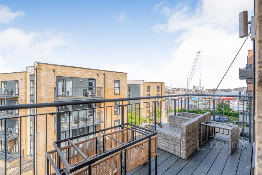 2 bedroom apartment to rent - Riverside House, Thomas Blake Avenue, Southampton, SO14 - Property View 1