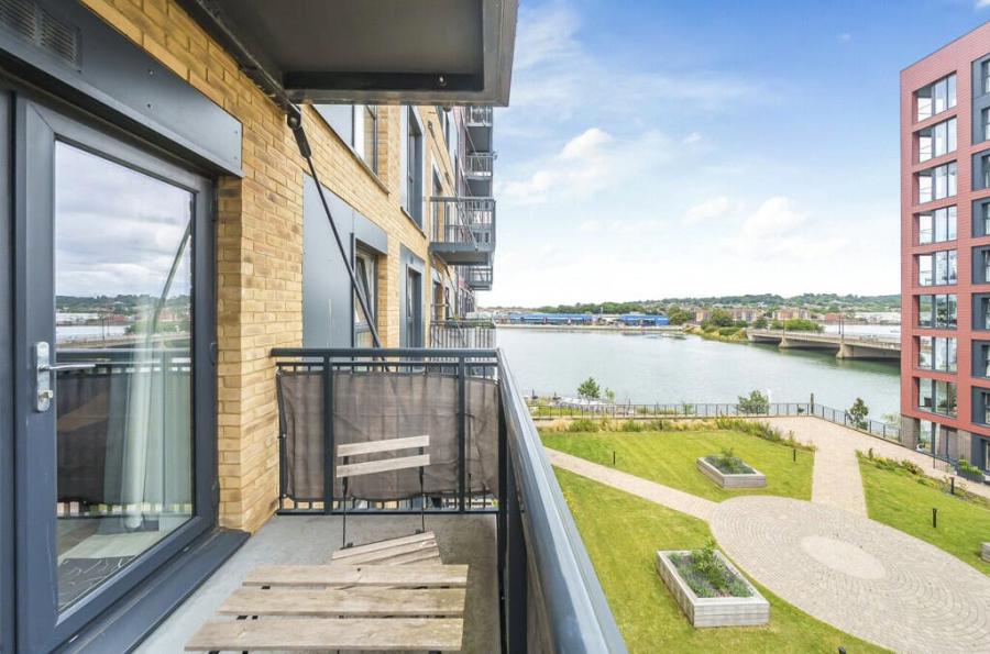 2 bedroom apartment to rent - Granada House, Meridian Way, Southampton, SO14 - Property View 1