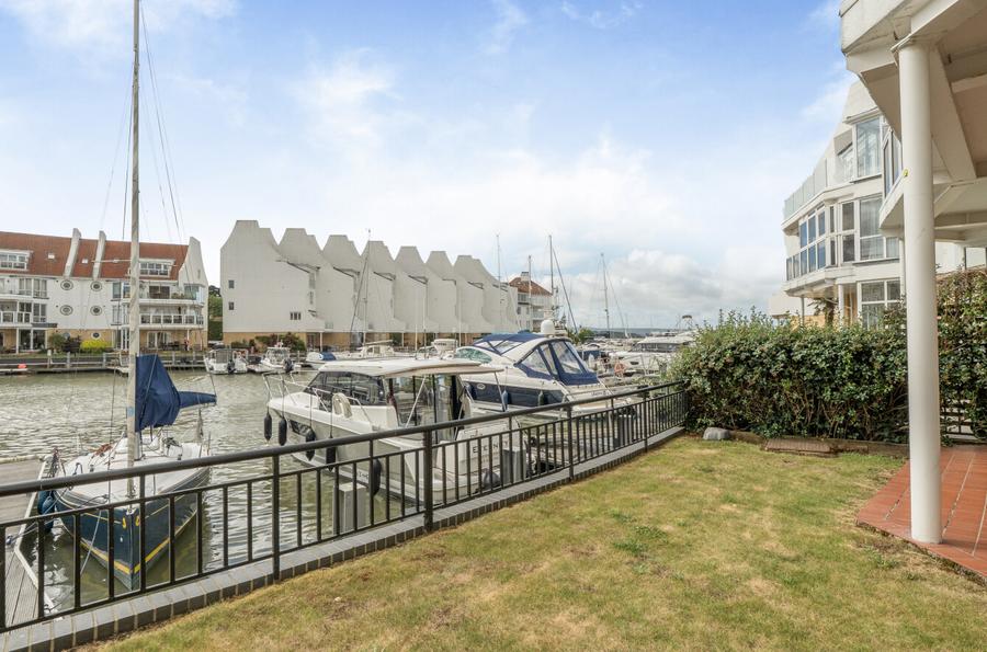 2 bedroom apartment for sale - Moriconium Quay, Lake Avenue, Poole, BH15 - Property View 3
