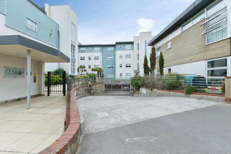 3 bedroom apartment to rent - Shore Road, Poole, Dorset, BH13 - Property View 2