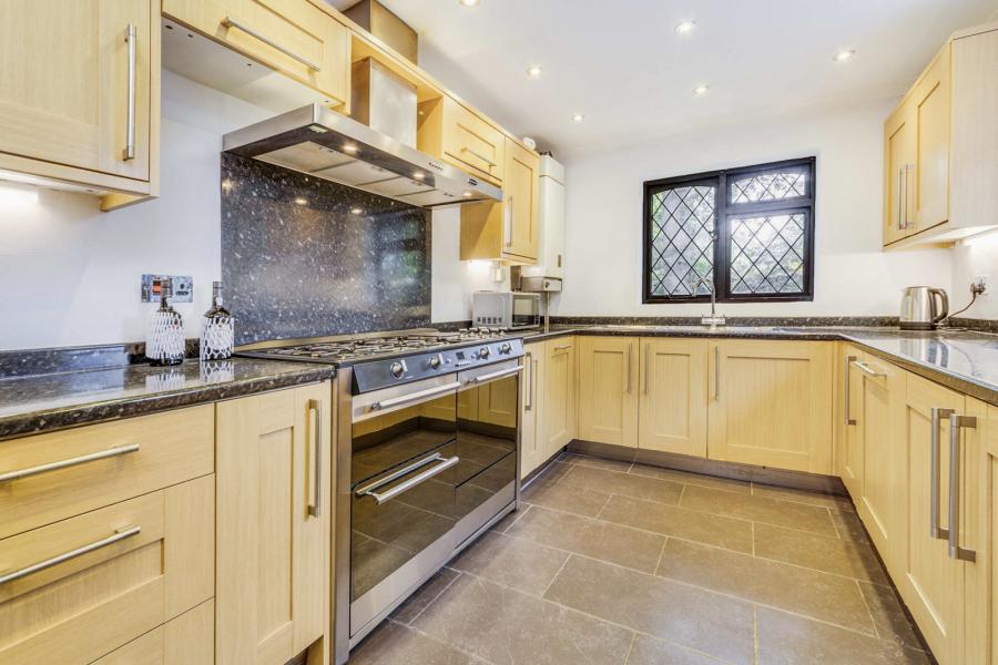 5 bedroom house to rent - Hedingham Close, Horley, Surrey, RH6 - Property View 1